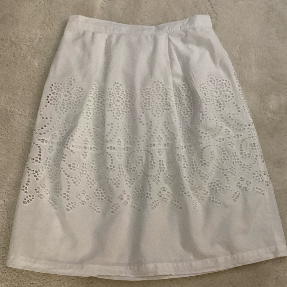 Studio West Apparel White A-Line Eyelet Skirt Size Medium
